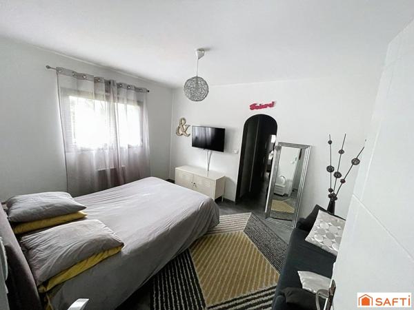 EXCEPTIONNEL !!! DANS LA COMMUNE DE MARTILLAC MAISON RECENTE 159 M2 AVEC PISCINE ET SPA