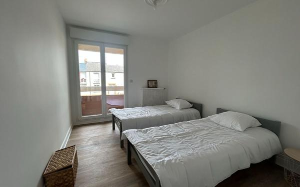 Appartement à louer    3 pièces •  Mer