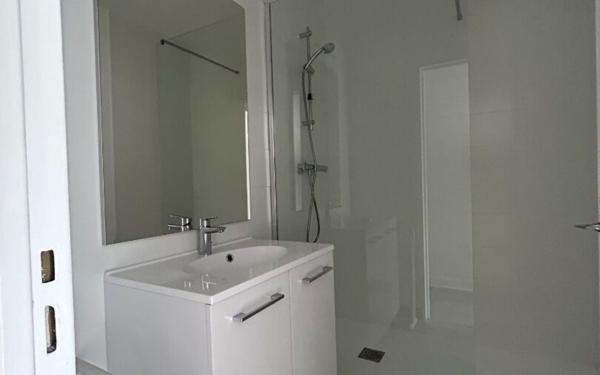 Appartement à louer    3 pièces •  Mer