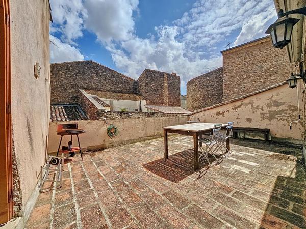 Maison de caractère avec terrasse et caves – Faugères (34600)
