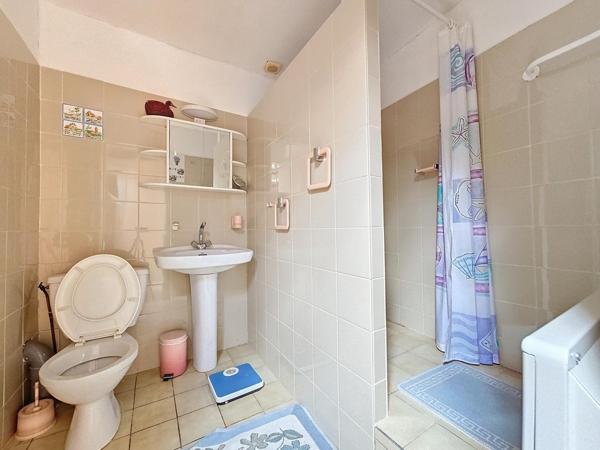 Maison de caractère avec terrasse et caves – Faugères (34600)