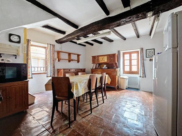 Maison de caractère avec terrasse et caves – Faugères (34600)