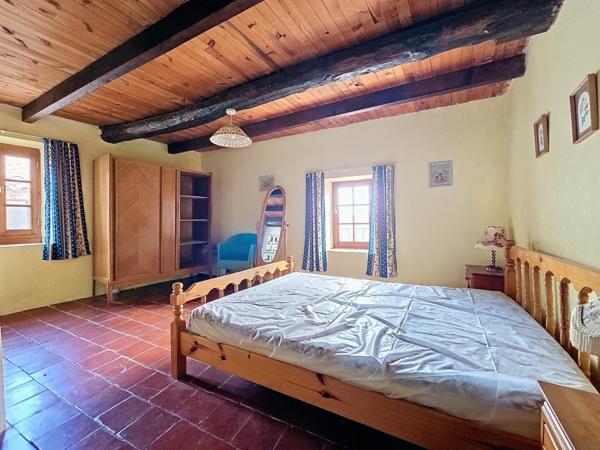 Maison de caractère avec terrasse et caves – Faugères (34600)