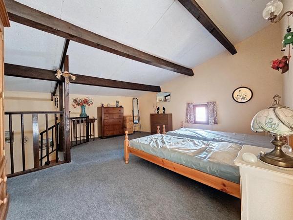 Maison de caractère avec terrasse et caves – Faugères (34600)