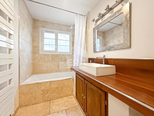 ERA PROVAIX maison Bouc Bel Air 7 pièces 161m2