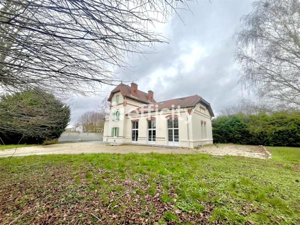 Maison
         7 pièces
        - 245 m² Exclusivité 300 000 € *