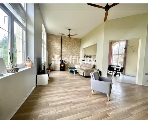 Maison
         7 pièces
        - 245 m² Exclusivité 300 000 € *