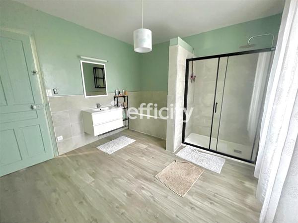 Maison
         7 pièces
        - 245 m² Exclusivité 300 000 € *