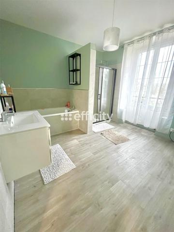 Maison
         7 pièces
        - 245 m² Exclusivité 300 000 € *