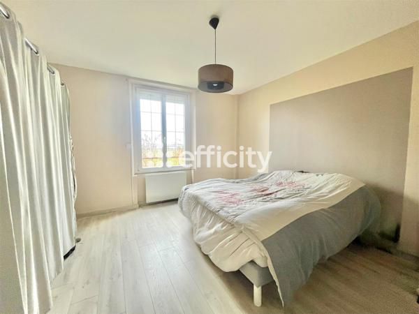Maison
         7 pièces
        - 245 m² Exclusivité 300 000 € *