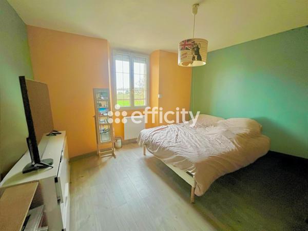 Maison
         7 pièces
        - 245 m² Exclusivité 300 000 € *