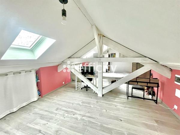 Maison
         7 pièces
        - 245 m² Exclusivité 300 000 € *