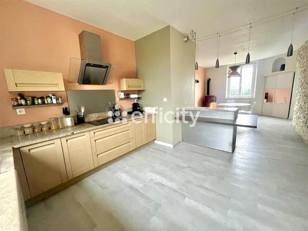 Maison
         7 pièces
        - 245 m² Exclusivité 300 000 € *
