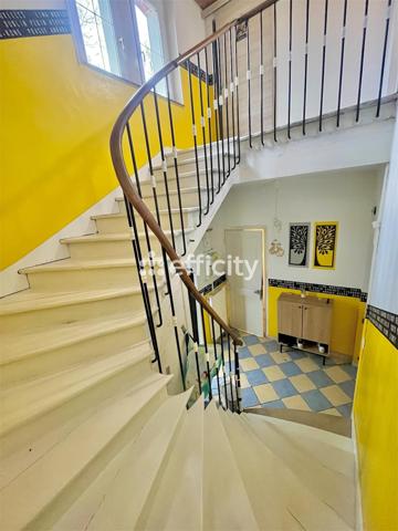Maison
         7 pièces
        - 245 m² Exclusivité 300 000 € *