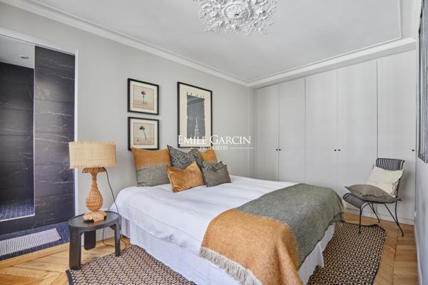 A vendre - appartement - 111 m² - Paris - 75007 - Invalides  - Balcon