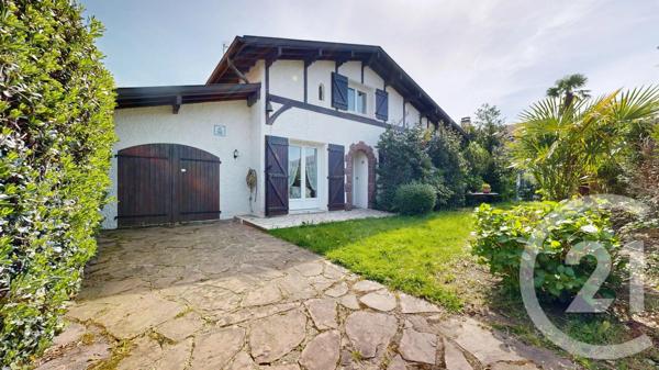 Maison à vendre  6 pièces - 142,21 m 2   ANGLET  - 64