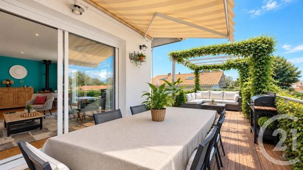Maison à vendre  6 pièces - 142,21 m 2   ANGLET  - 64