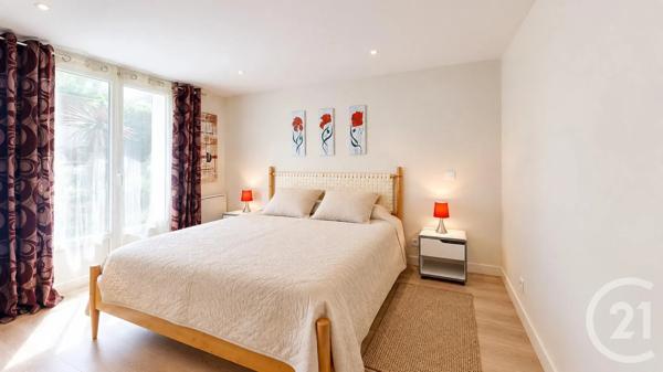 Maison à vendre  6 pièces - 142,21 m 2   ANGLET  - 64