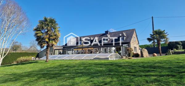 Grande longère avec vie de plain pied et piscine.