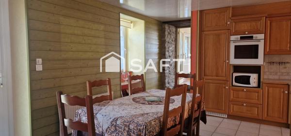 Grande longère avec vie de plain pied et piscine.