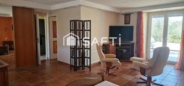 Grande longère avec vie de plain pied et piscine.