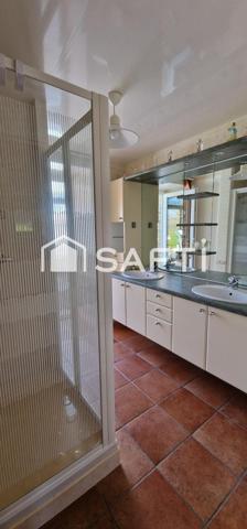 Grande longère avec vie de plain pied et piscine.