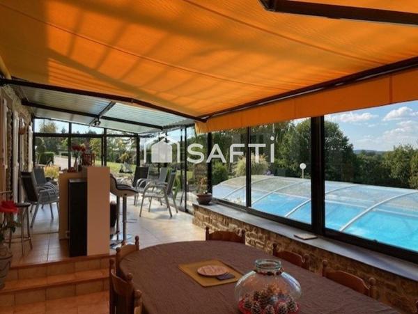 Grande longère avec vie de plain pied et piscine.