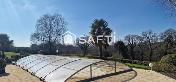 Grande longère avec vie de plain pied et piscine.