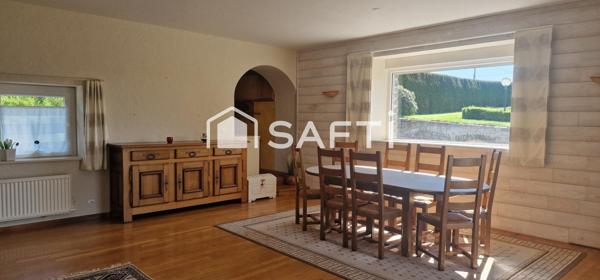 Grande longère avec vie de plain pied et piscine.