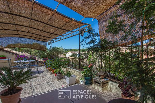 Retour aux sources, maison de village avec terrasse et sa vue