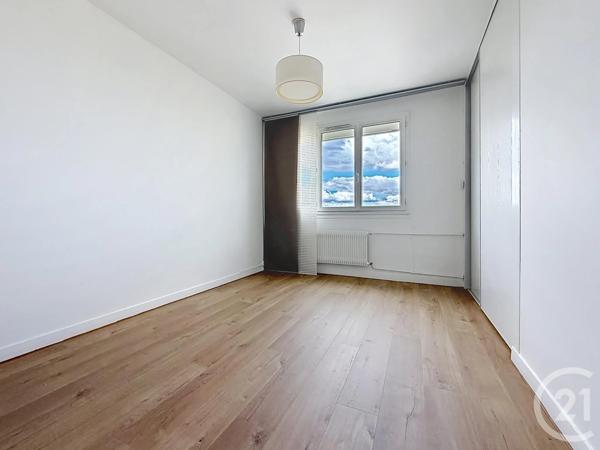 Appartement F5 à vendre  5 pièces - 102 m 2   CHARTRES  - 28
