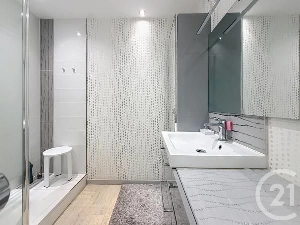 Appartement F5 à vendre  5 pièces - 102 m 2   CHARTRES  - 28