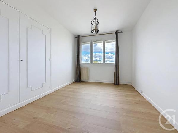 Appartement F5 à vendre  5 pièces - 102 m 2   CHARTRES  - 28