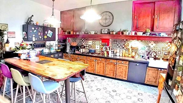 Vente                                                      Propriété
                        
                     7 pièces                      334 m2                     à Castres