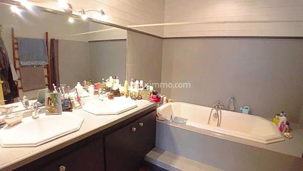 Vente                                                      Propriété
                        
                     7 pièces                      334 m2                     à Castres