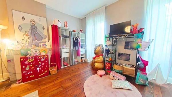 Vente                                                      Propriété
                        
                     7 pièces                      334 m2                     à Castres