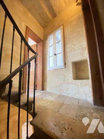 BORDEAUX Plein centre secteur Place Camille Julian
Maison de ville en pierres sur trois niveau...