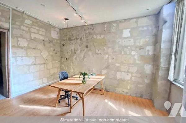 BORDEAUX Plein centre secteur Place Camille Julian
Maison de ville en pierres sur trois niveau...