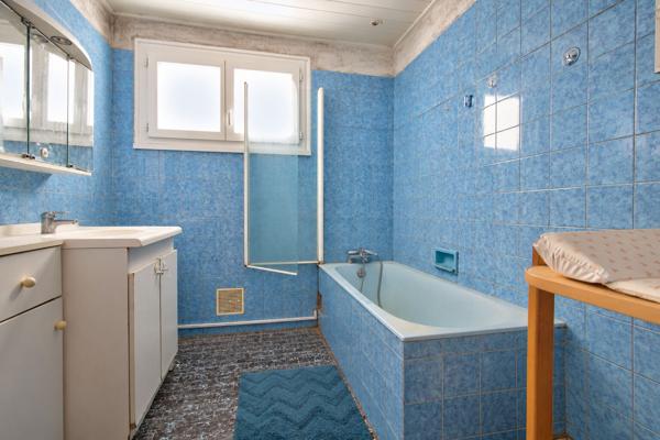 Layrac - Maison de ville de 186m2, composée de 6 chambres, climatisation, garage et jardin.