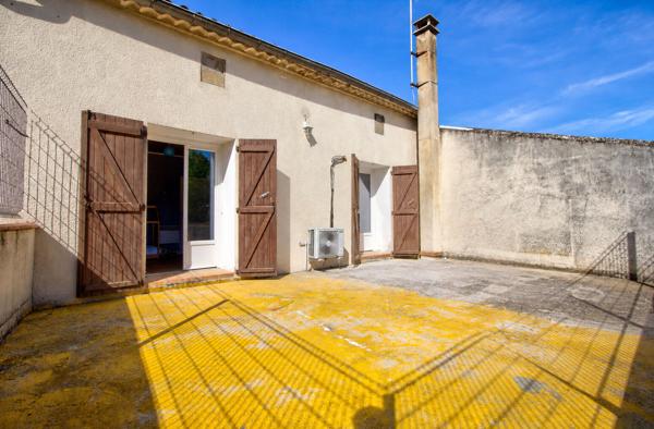 Layrac - Maison de ville de 186m2, composée de 6 chambres, climatisation, garage et jardin.