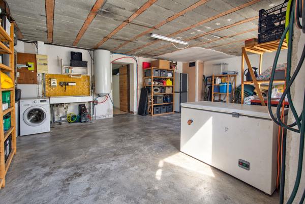 Layrac - Maison de ville de 186m2, composée de 6 chambres, climatisation, garage et jardin.