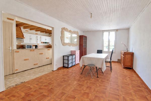 Layrac - Maison de ville de 186m2, composée de 6 chambres, climatisation, garage et jardin.