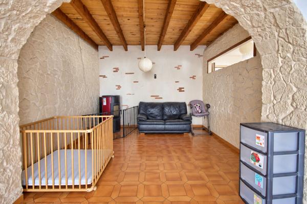 Layrac - Maison de ville de 186m2, composée de 6 chambres, climatisation, garage et jardin.