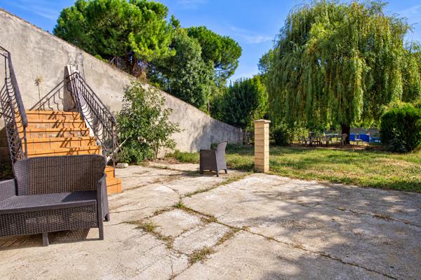 Layrac - Maison de ville de 186m2, composée de 6 chambres, climatisation, garage et jardin.