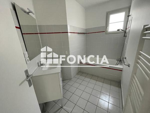 Location Appartement 4 pièces 82.46 m² - 20 GRANDE RUE Montluel 01120