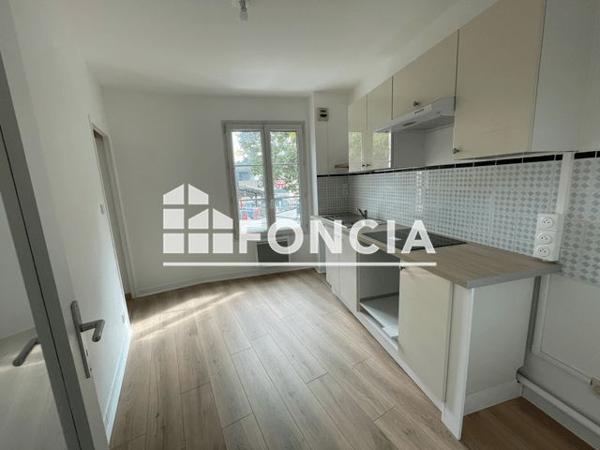 Location Appartement 4 pièces 82.46 m² - 20 GRANDE RUE Montluel 01120