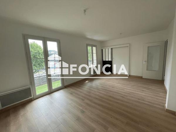 Location Appartement 4 pièces 82.46 m² - 20 GRANDE RUE Montluel 01120