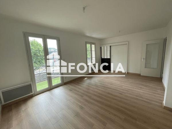 Location Appartement 4 pièces 82.46 m² - 20 GRANDE RUE Montluel 01120