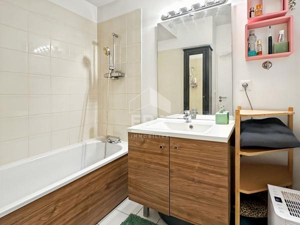 Appartement Montreuil 3 pièce(s) 63,01 m² avec place de parking en sous-sol et  grand local vélo