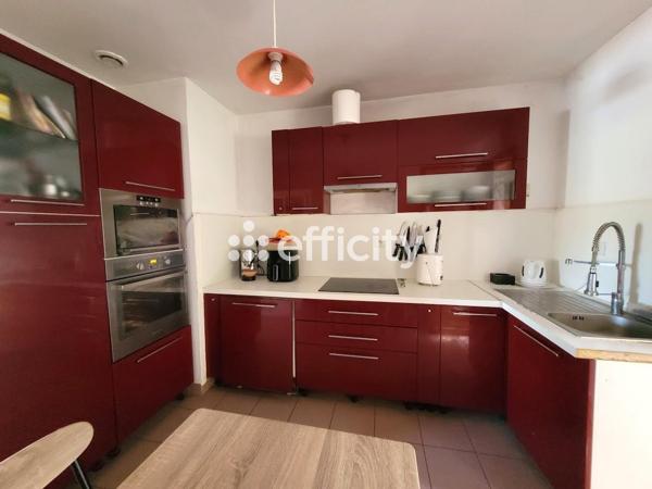 Maison
         6 pièces
        - 110 m² 330 000 € *